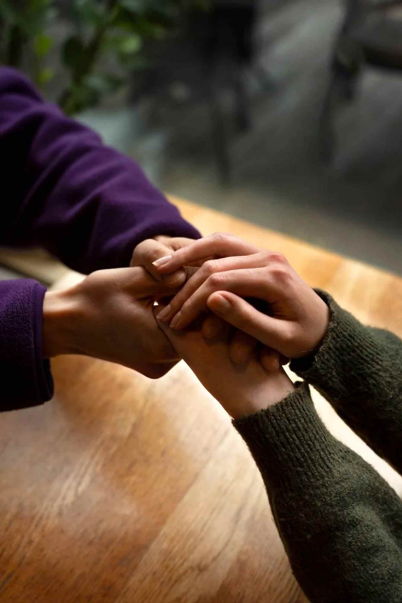 holding-hand holding-hand